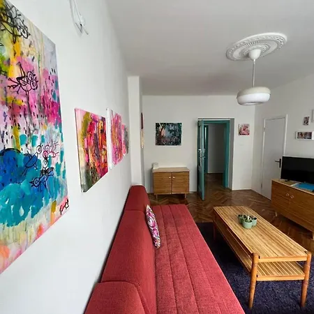 Apartment Queen Of The Arts *