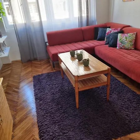 Apartment Queen Of The Arts *